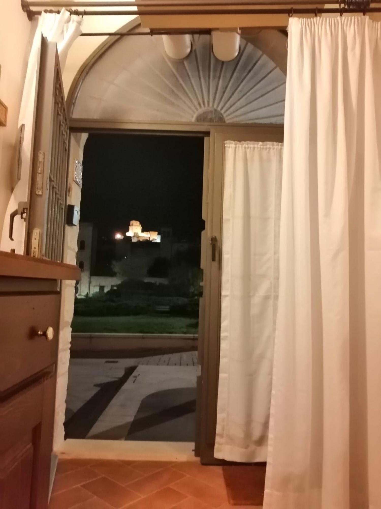 Appartamento Piazza Matteotti 10 Assisi Esterno foto